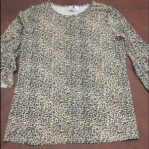 Dainty Jewell’s leopard ruffle sleeve shirt